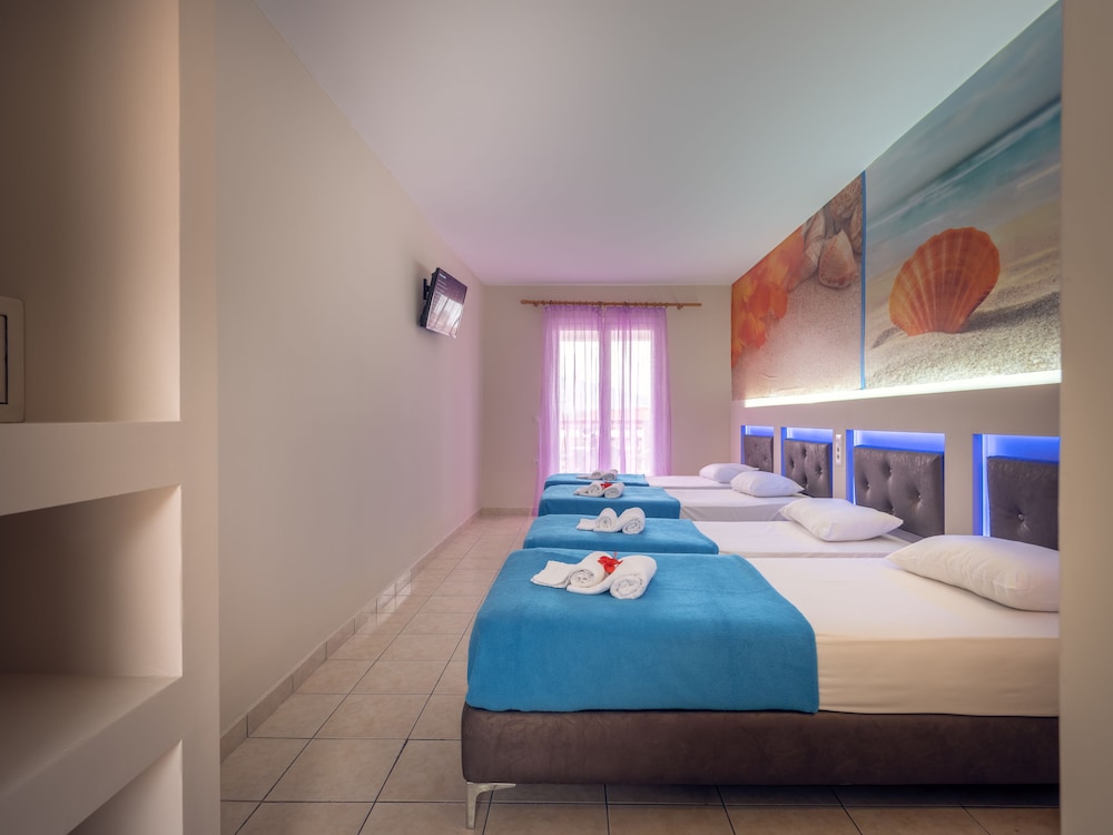 Quadruple Room - Photo 4
