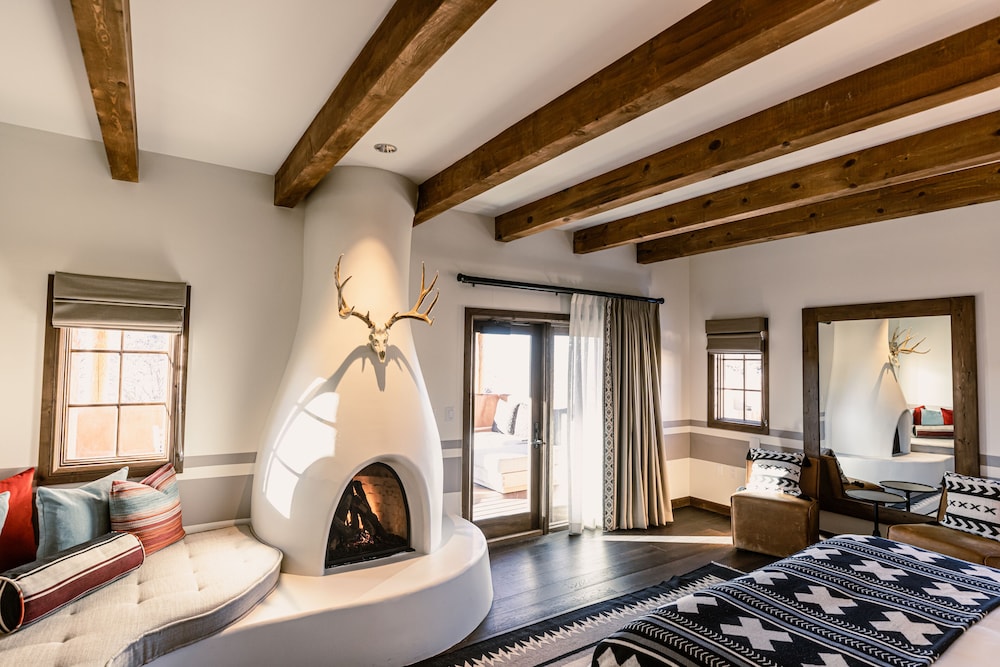 Suite, 1 King Bed, Valley View (King) - Photo 3