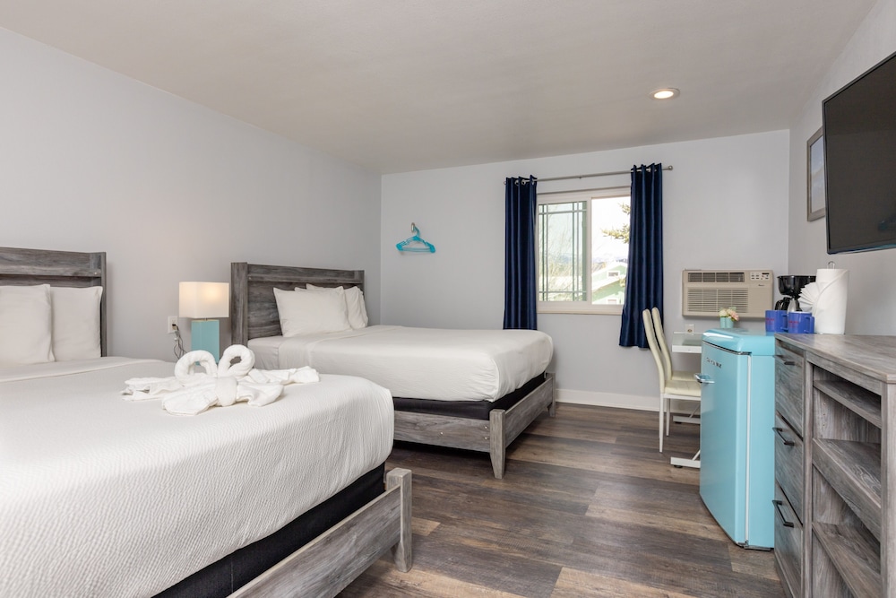 Premium Room, 2 Queen Beds, Non Smoking, Mountain View photo 2