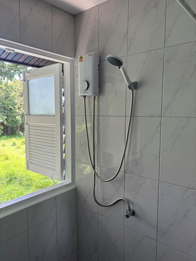 Deluxe Double Room with Balcony - Photo 12