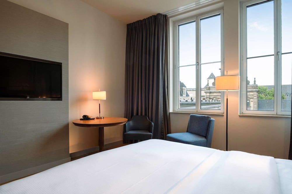 Room, 1 King Bed (Cathedral Dom View)