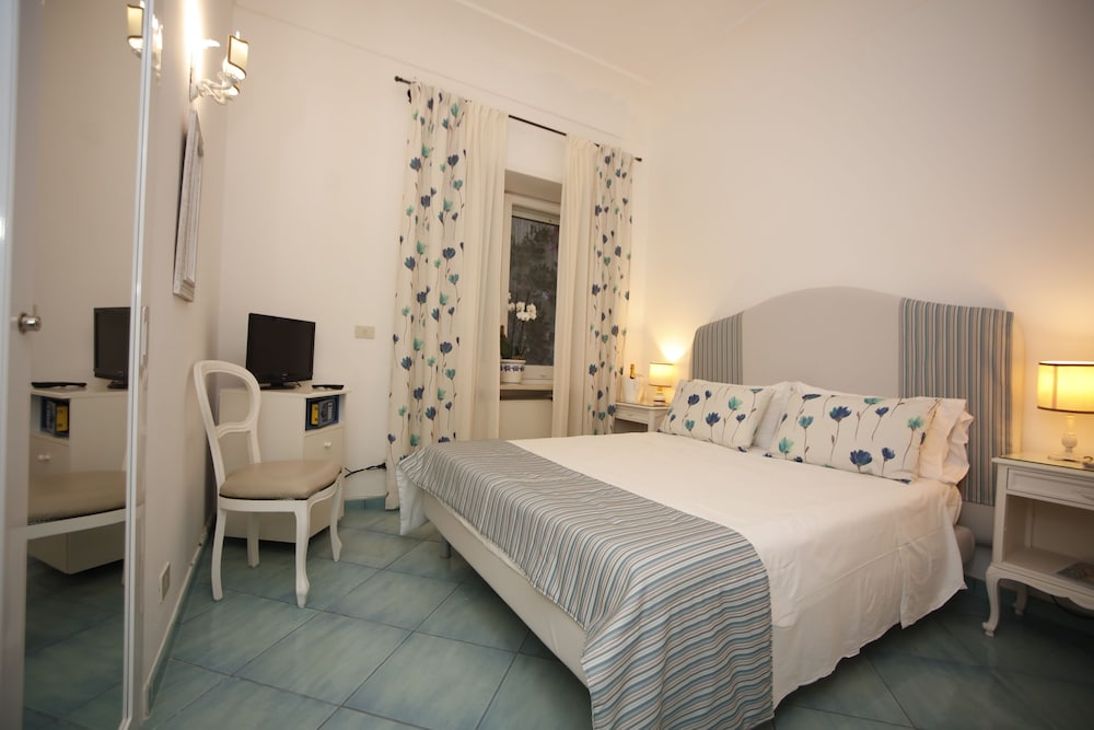 Basic Double Room photo 3