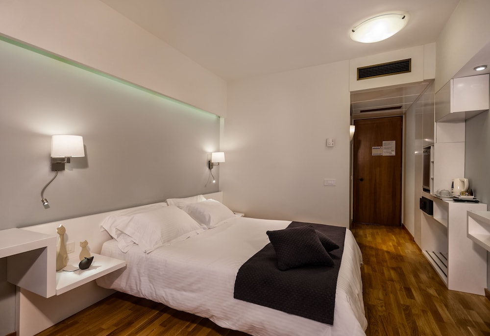 Superior Double or Twin Room, Balcony - Photo 3