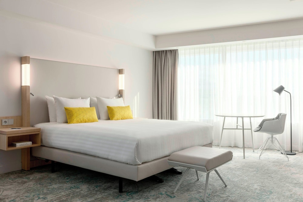 Deluxe King Room photo 1