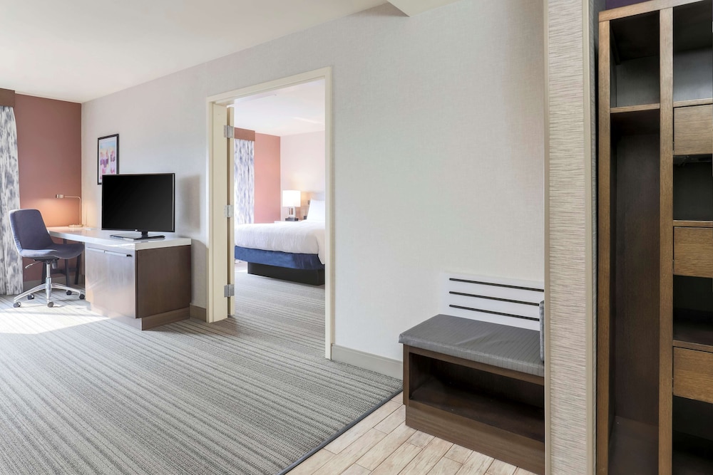 Suite, 1 Bedroom - Photo 2