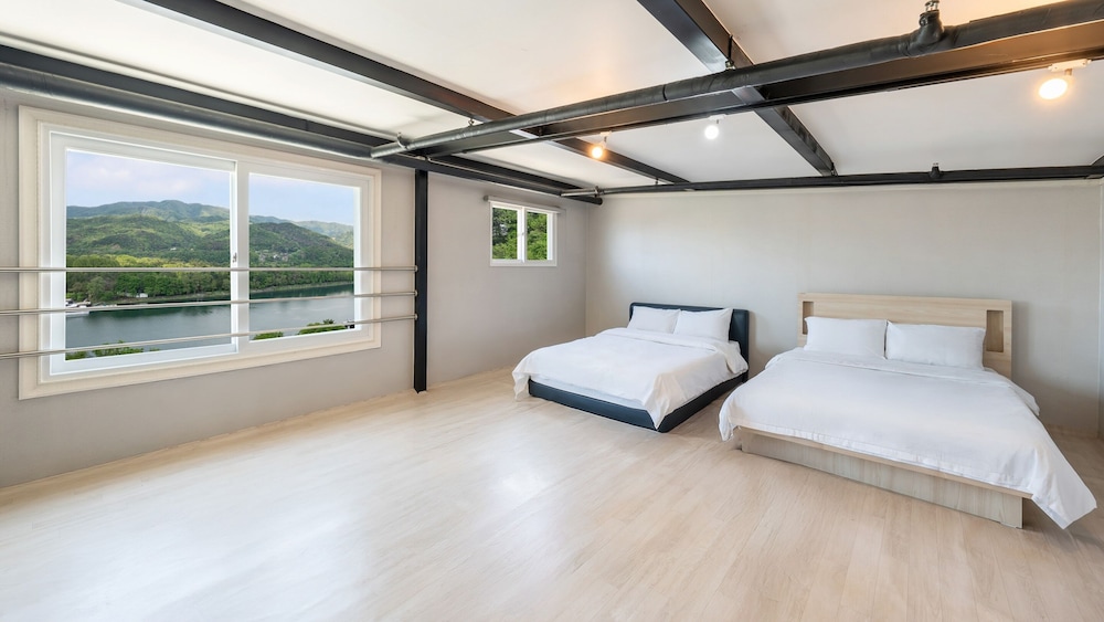 Basic Room, 1 Bedroom (group room 2(River View))