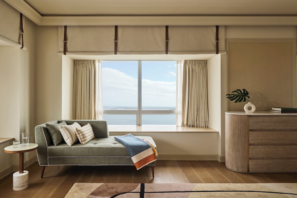 Presidential Suite (Bayfront)