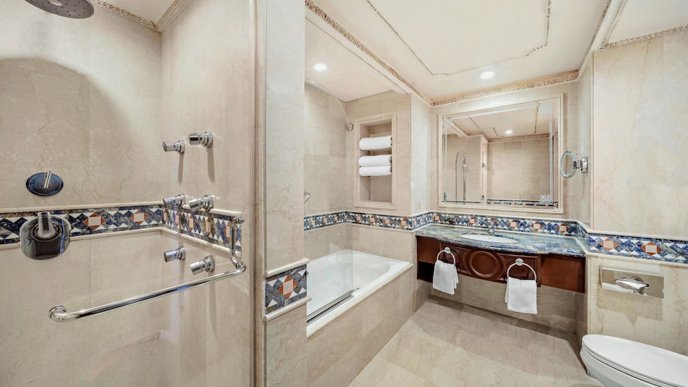 Suite, 3 Bedrooms (Amiri, Haram View) - Photo 9