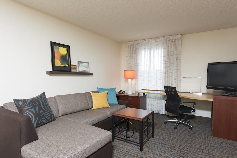 Studio, 1 King Bed with Sofa bed (Mobility/Hearing Access, Roll-In Shwr) - Photo 4