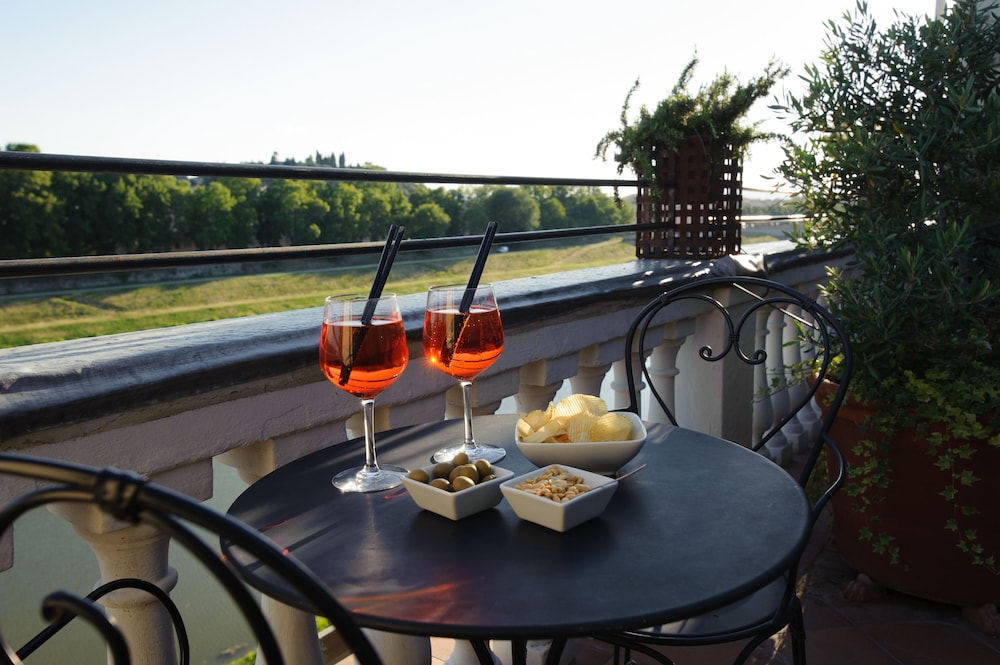 Premium Double Room, River View thumbnail 5