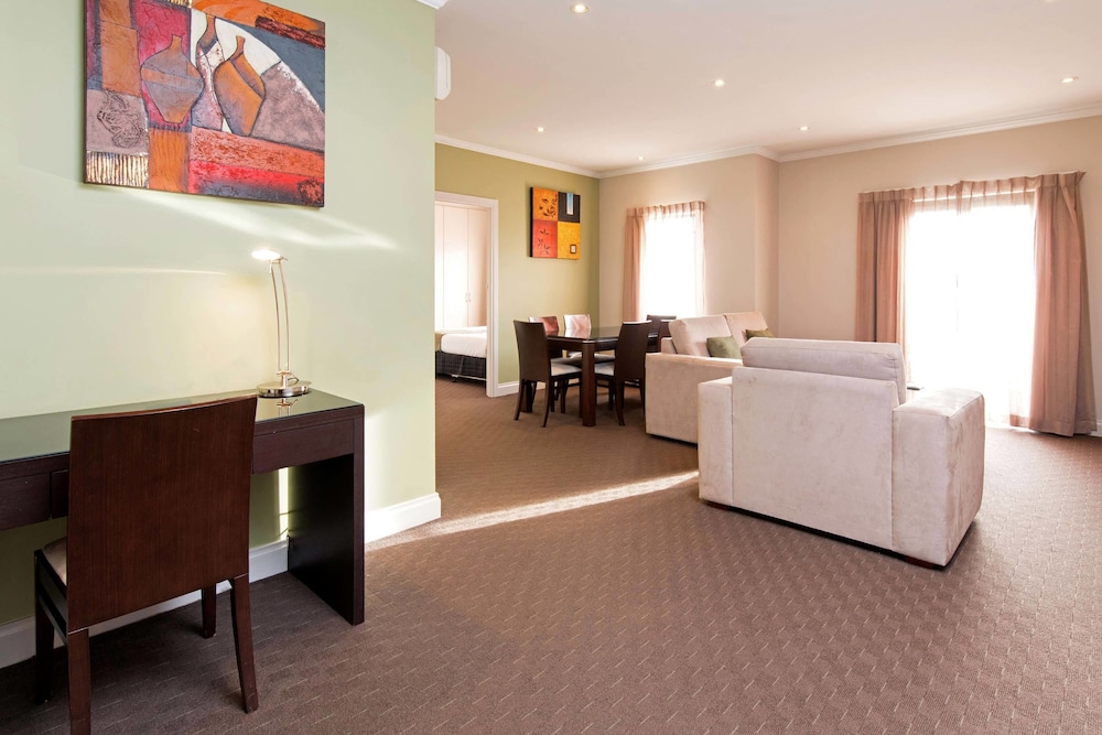 Apartment, 2 Bedrooms (Queen and twin beds) photo 3