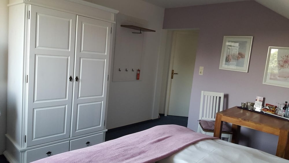 Single Room photo 3