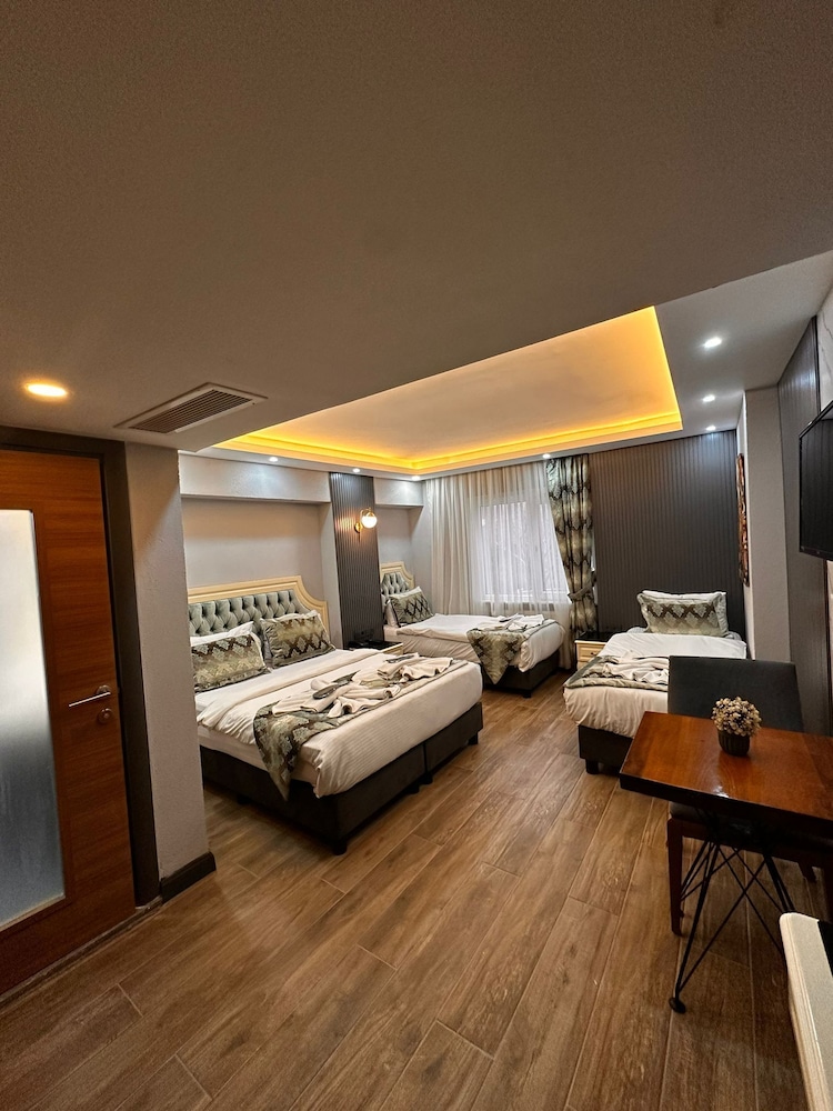 Family Quadruple Room photo 3