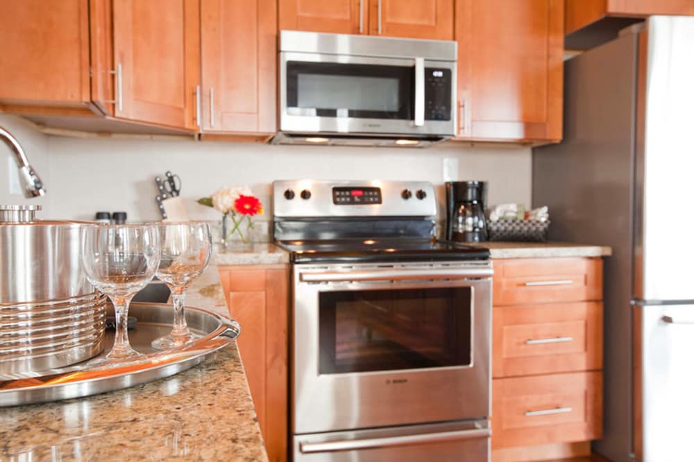 Suite, 1 Bedroom, Kitchen - Photo 2