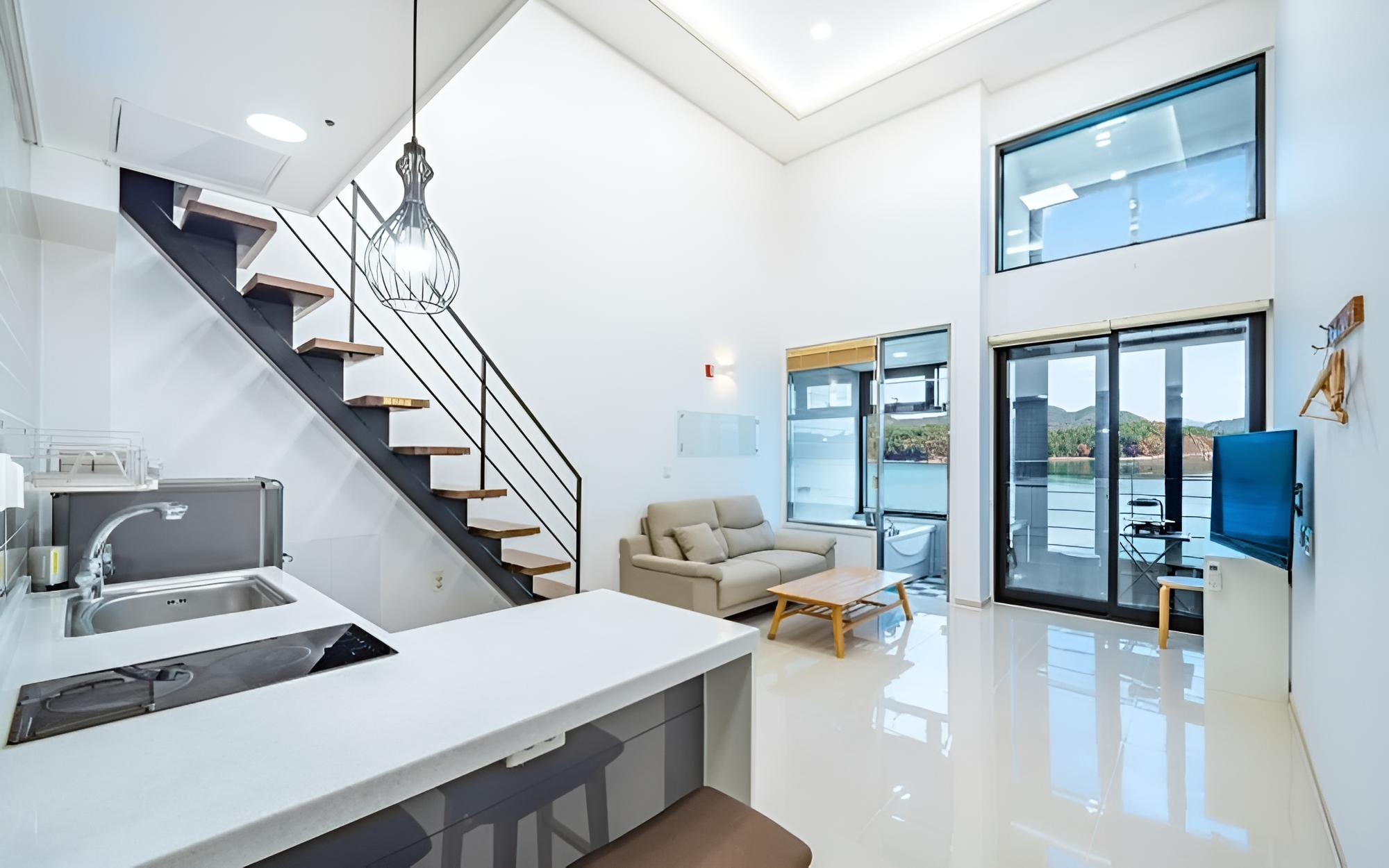Room (Room 305 (Suite Spa Duplex)) - Photo 6