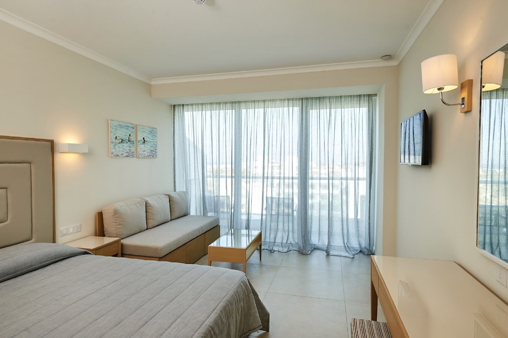 Standard Room, Partial Sea View - Photo 2