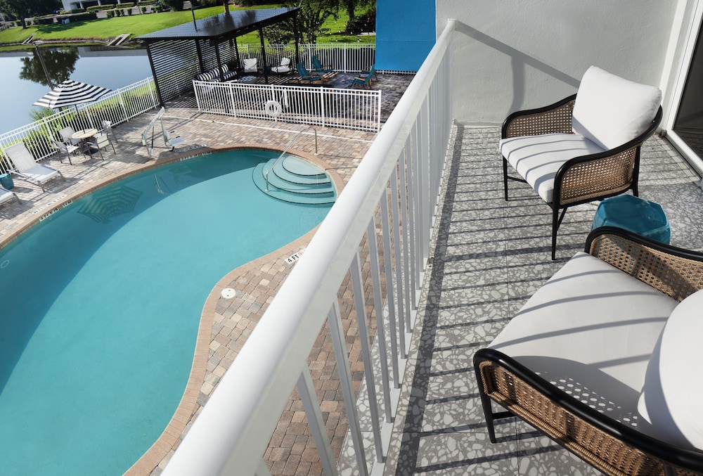 Room, 2 Queen Beds, Balcony - Photo 8
