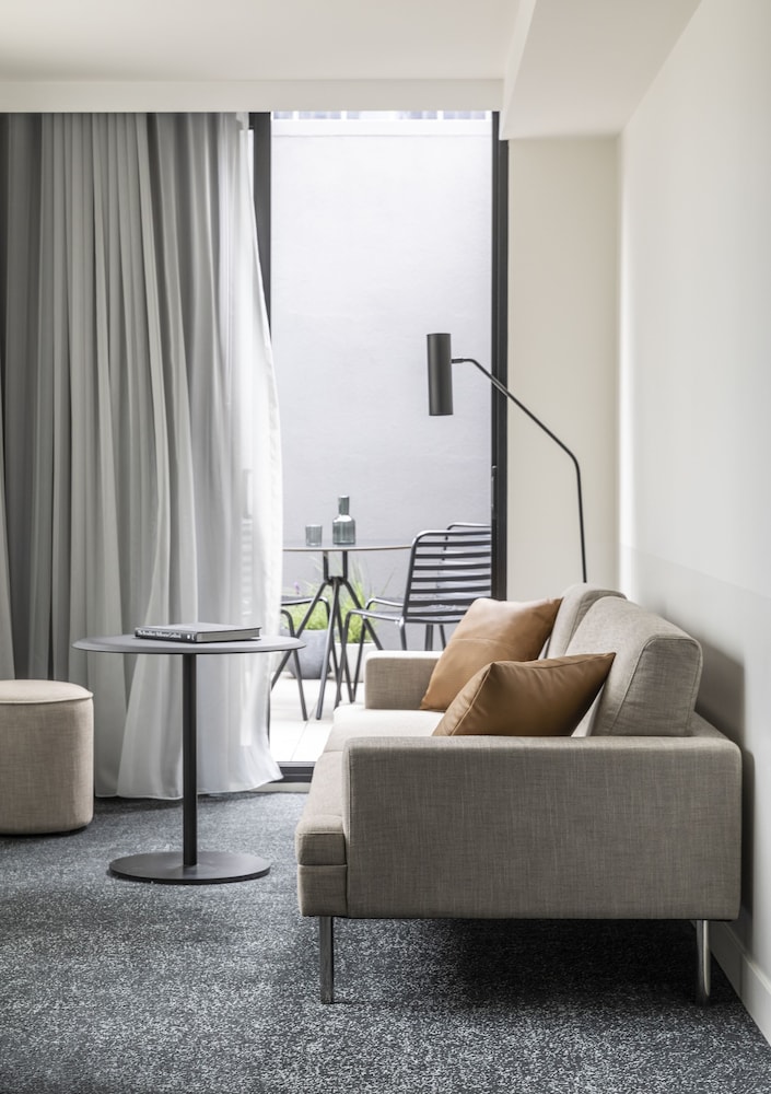 Two Bedroom Terrace Suite - includes hosted hour with free drinks and WiFi - Photo 10