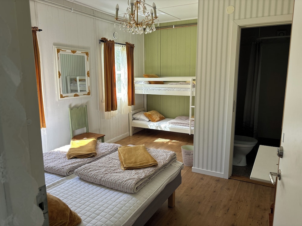 Standard Quadruple Room, Multiple Beds photo 1