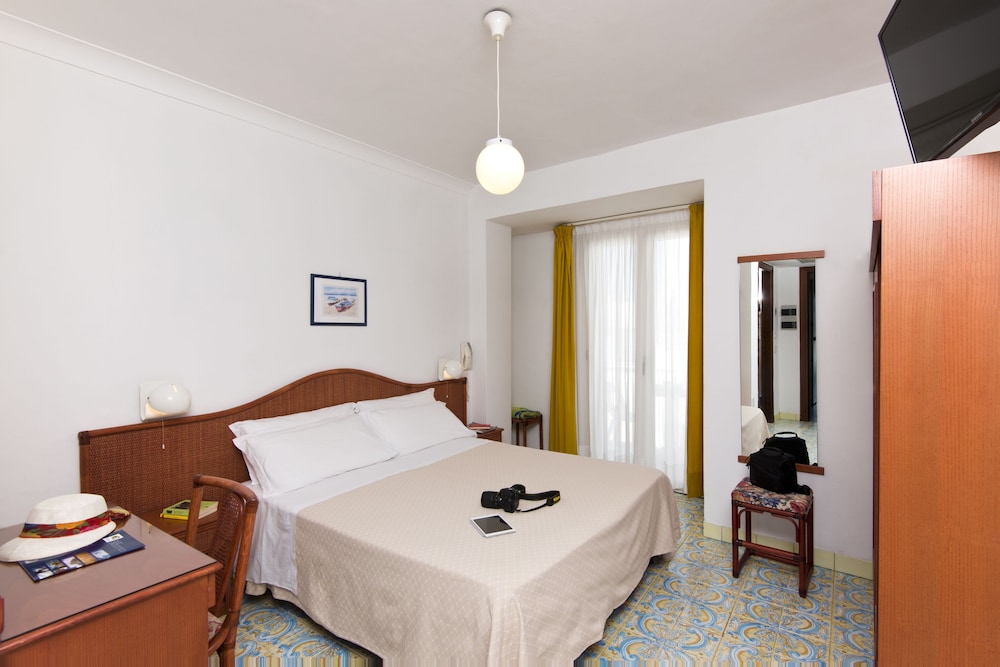 Classic Double or Twin Room - Photo 3