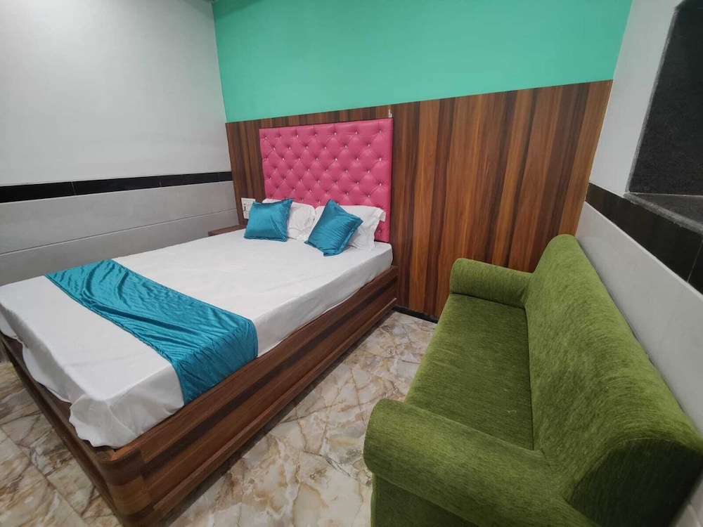 Deluxe Room - Photo 16