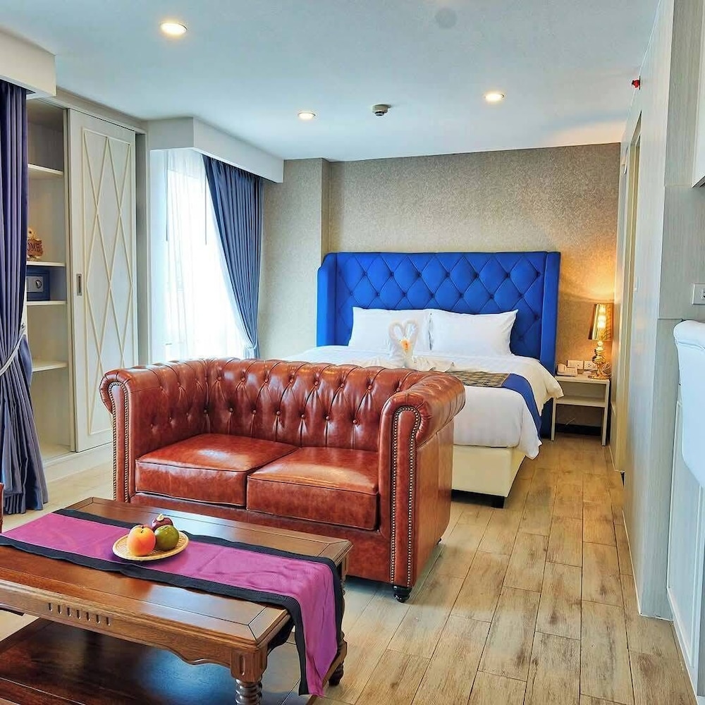 Club Deluxe photo 1