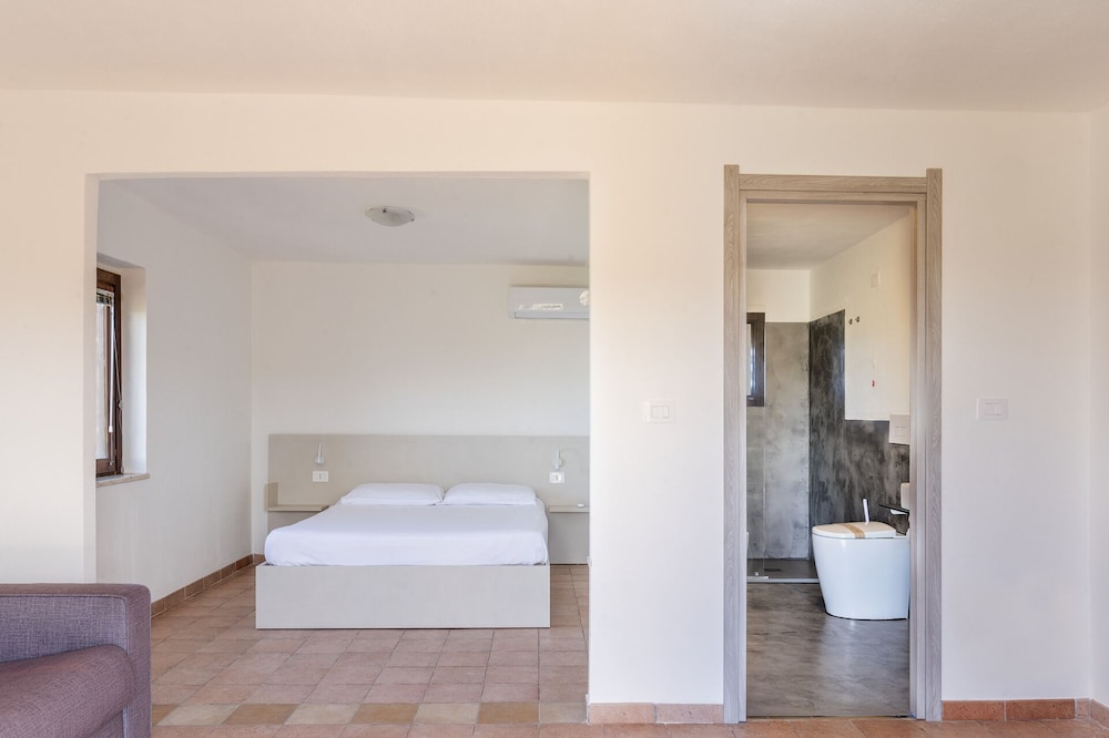 Comfort Room - Photo 2