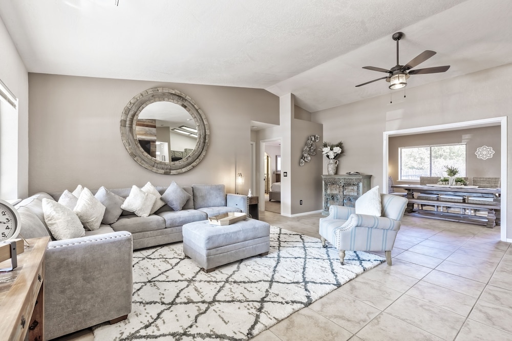 Luxury House photo 2
