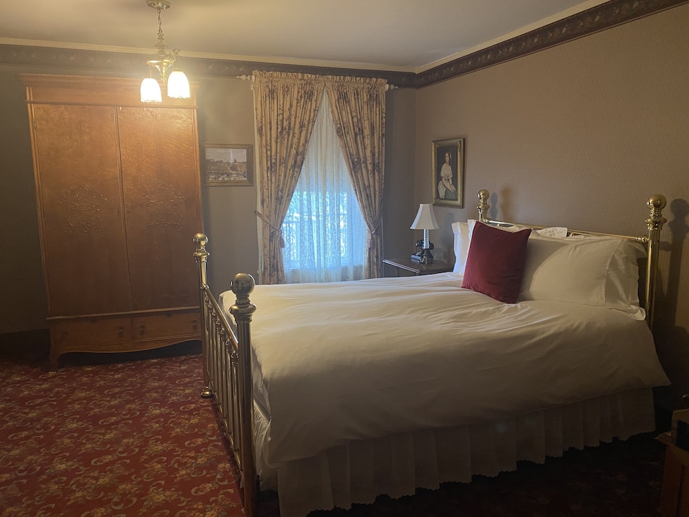 Deluxe Room, 1 Queen Bed (Louisa) photo 1