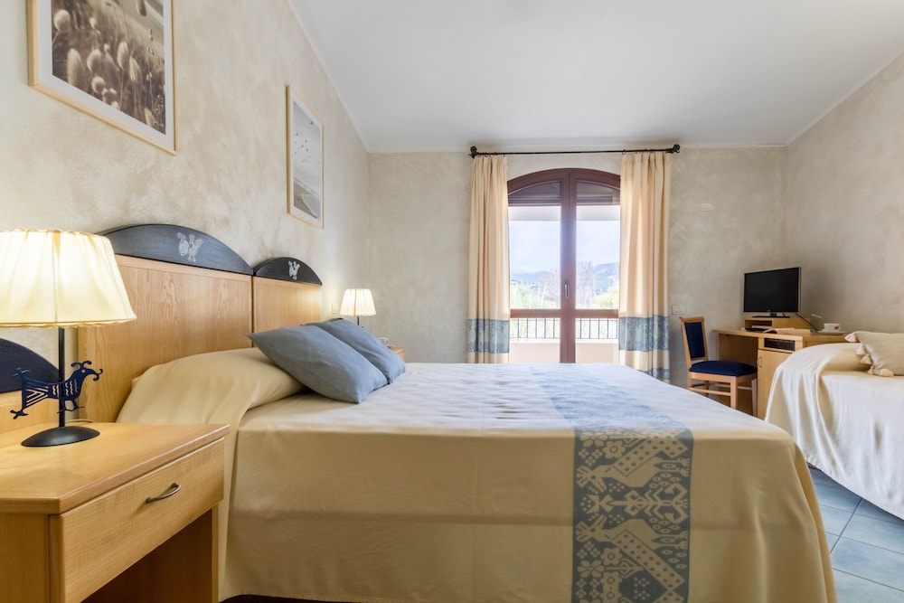 Comfort Triple Room, Balcony, Mountain View
