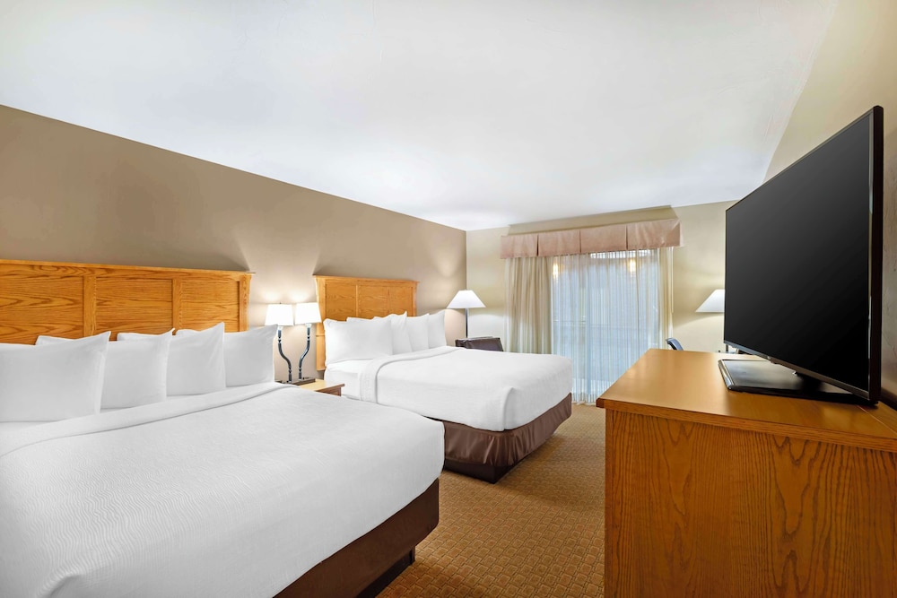 Standard Room, 2 Queen Beds, Non Smoking, Refrigerator & Microwave - Photo 1