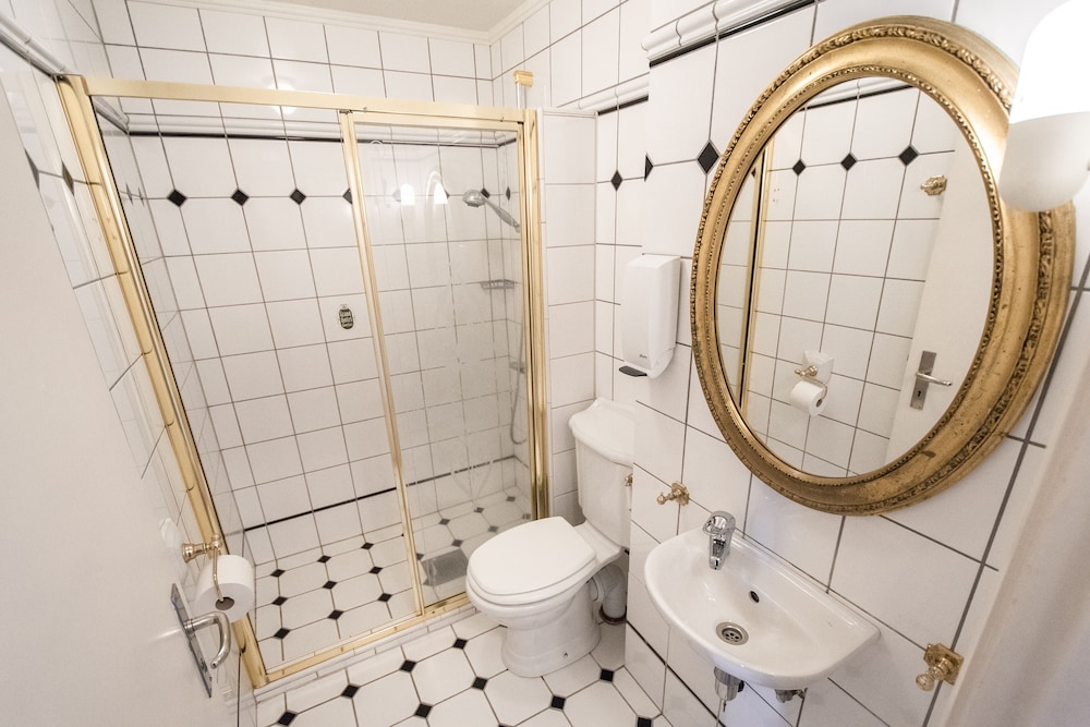 Double Room - Photo 9
