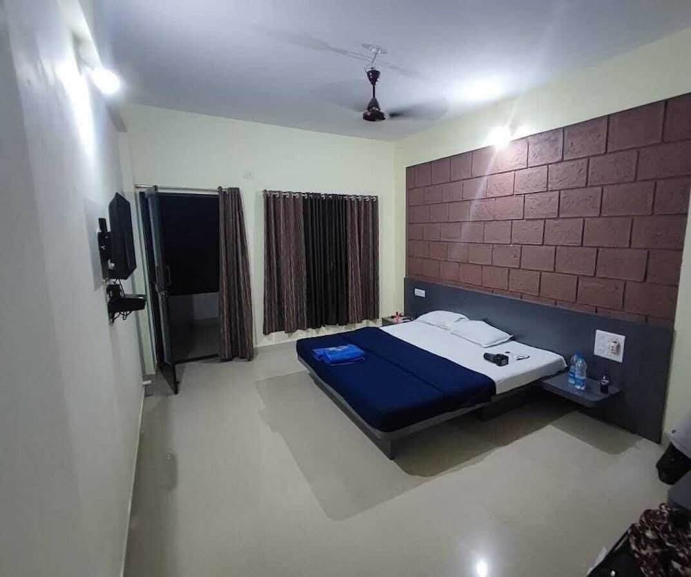 Deluxe Room - Photo 6