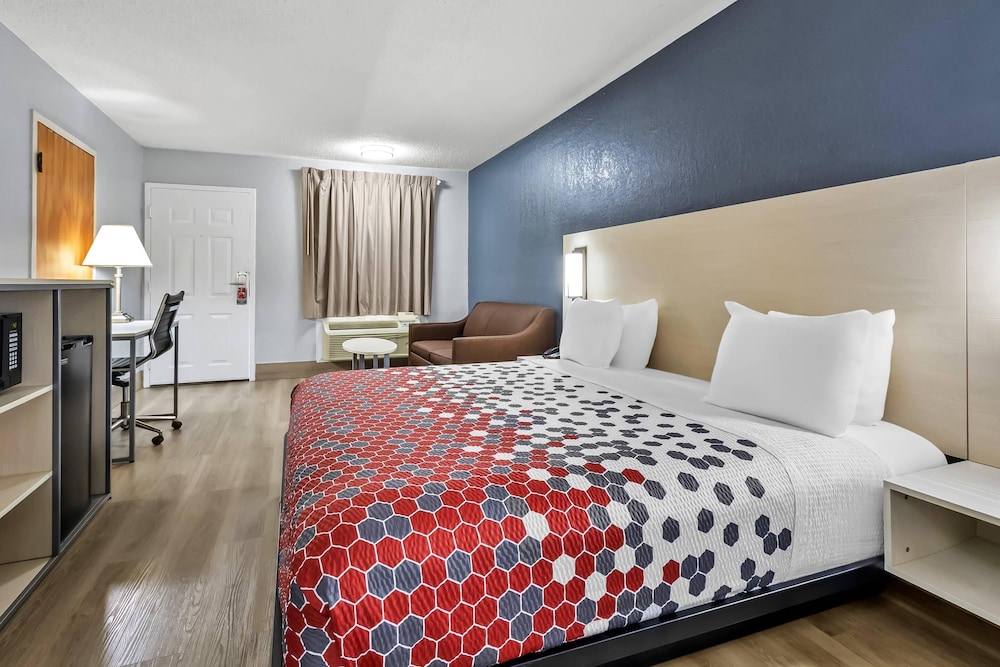 Room, 1 King Bed, Accessible - Photo 2
