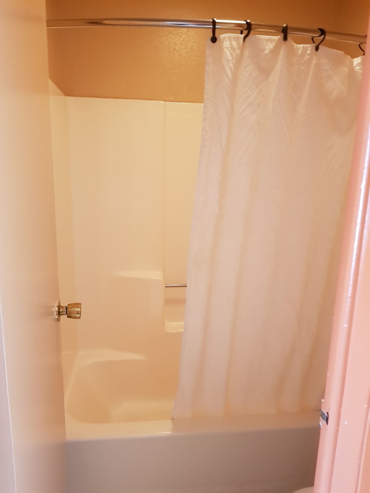 Standard Room, 1 King Bed, Smoking, Refrigerator & Microwave photo 3