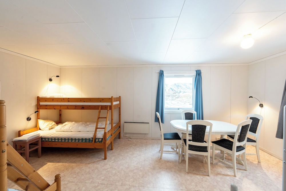 Basic Shared Dormitory, Men only, Shared Bathroom