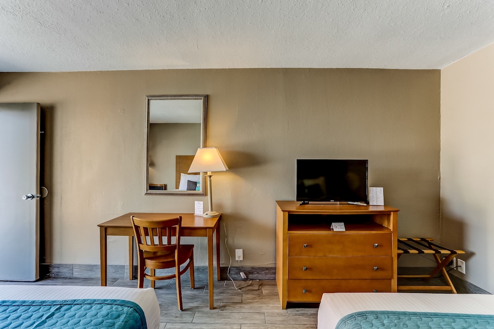 Deluxe Room, 2 Queen Beds, Near Ocean photo 3