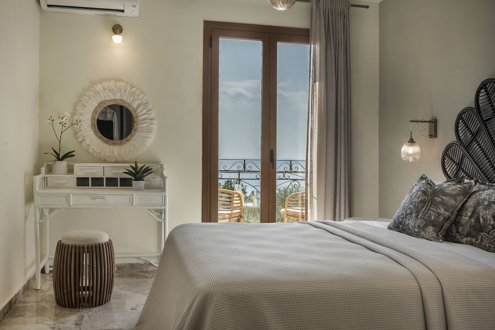 Deluxe Suite, Partial Sea View - Photo 9