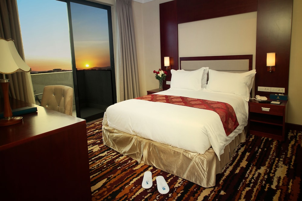 Standard Room, 1 Queen Bed photo 3
