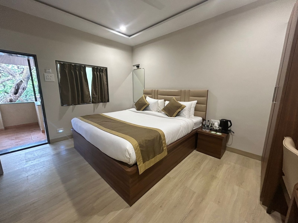 Deluxe Room - Photo 2