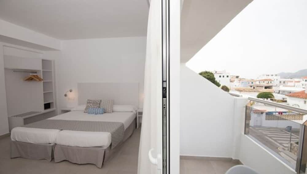 Habitación Triple, Balcón