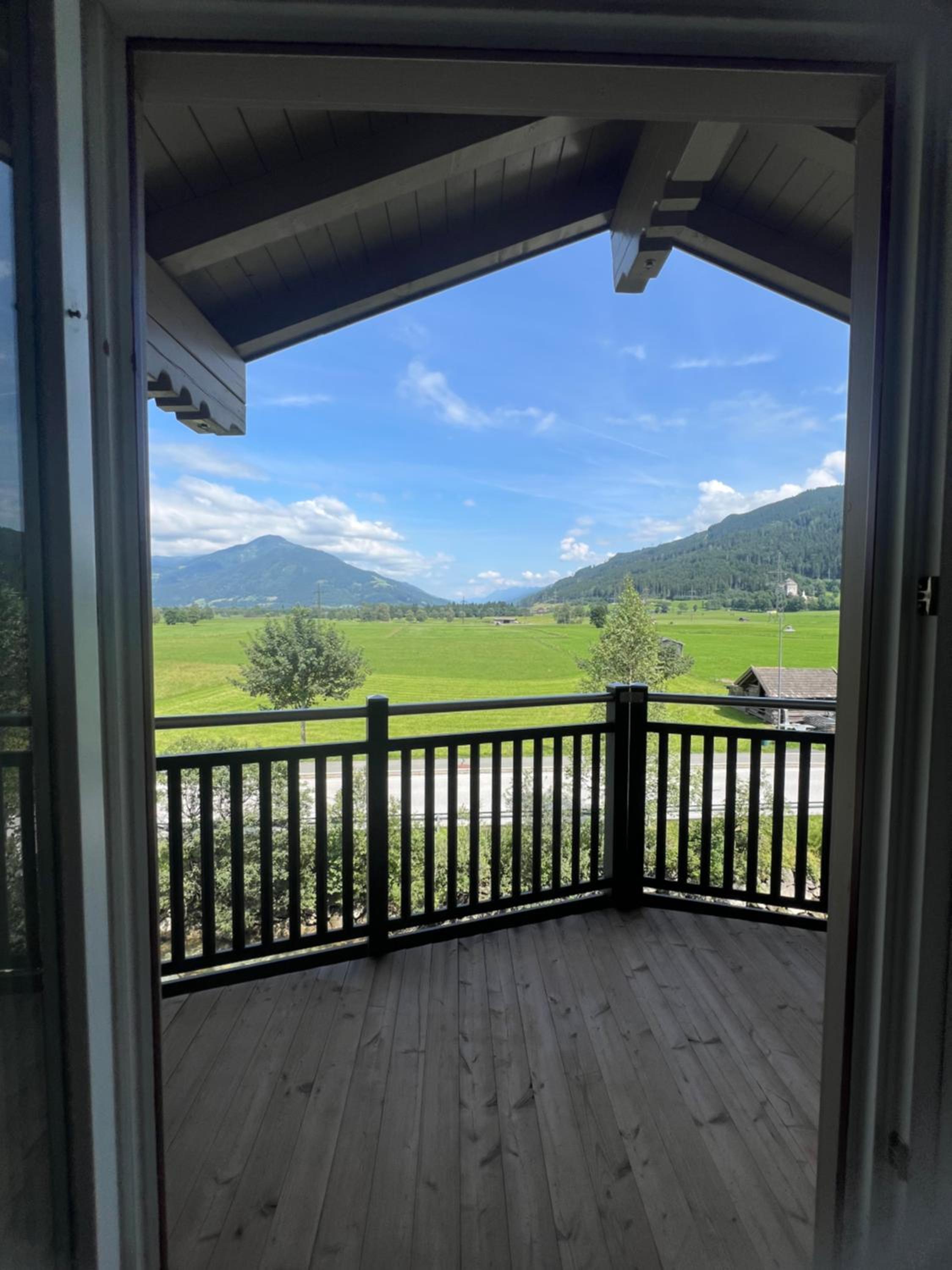 Apartment with Mountain View photo 2