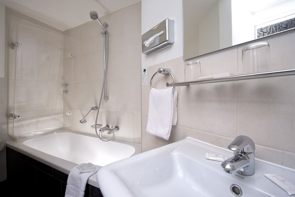 Standard Room thumbnail 5