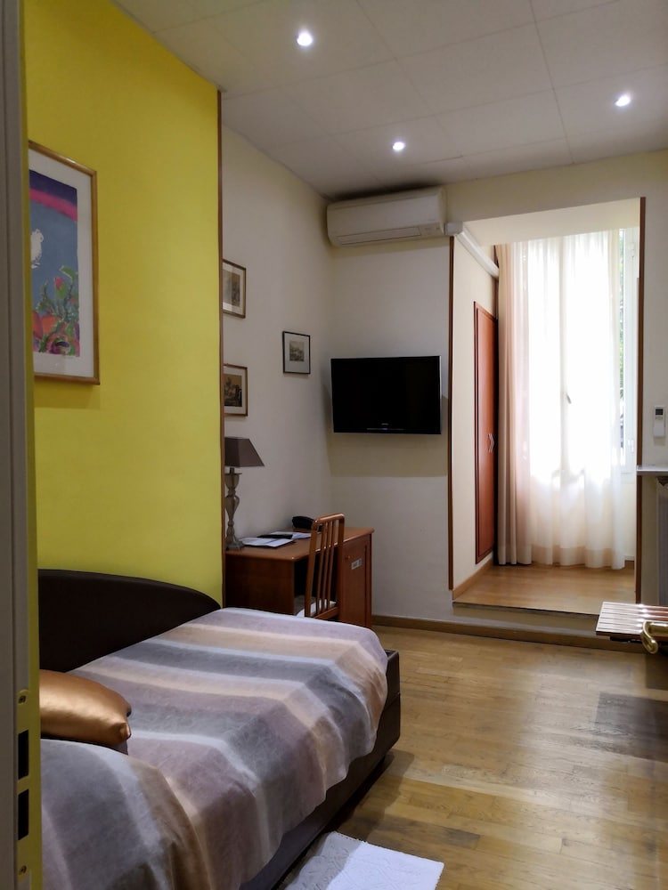 Quadruple Room - Photo 7