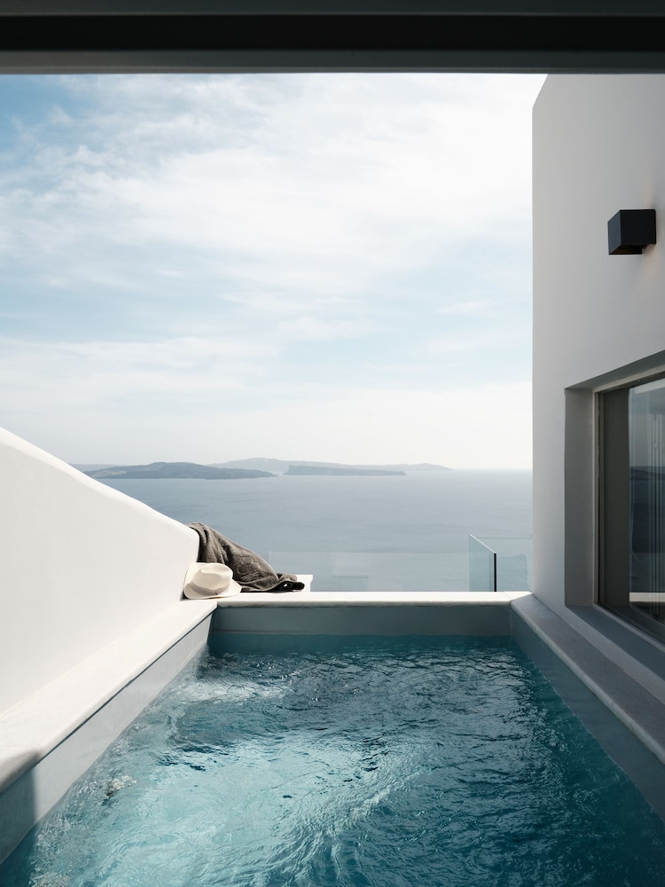 Deluxe Suite outdoor hot tub sea view - Photo 2