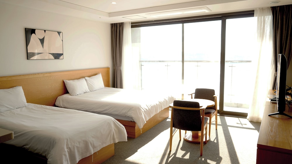 Deluxe Twin Room, Non Smoking, Ocean View - Photo 1