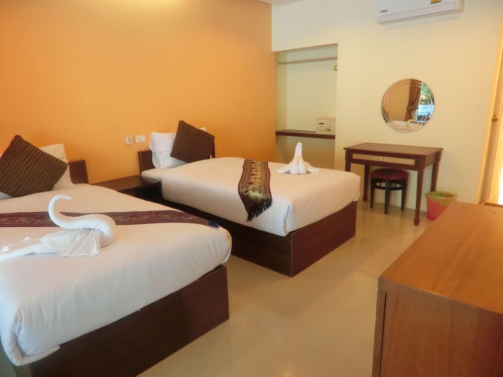 Classic Studio, 1 King Bed with Sofa bed, Kitchen - Photo 2