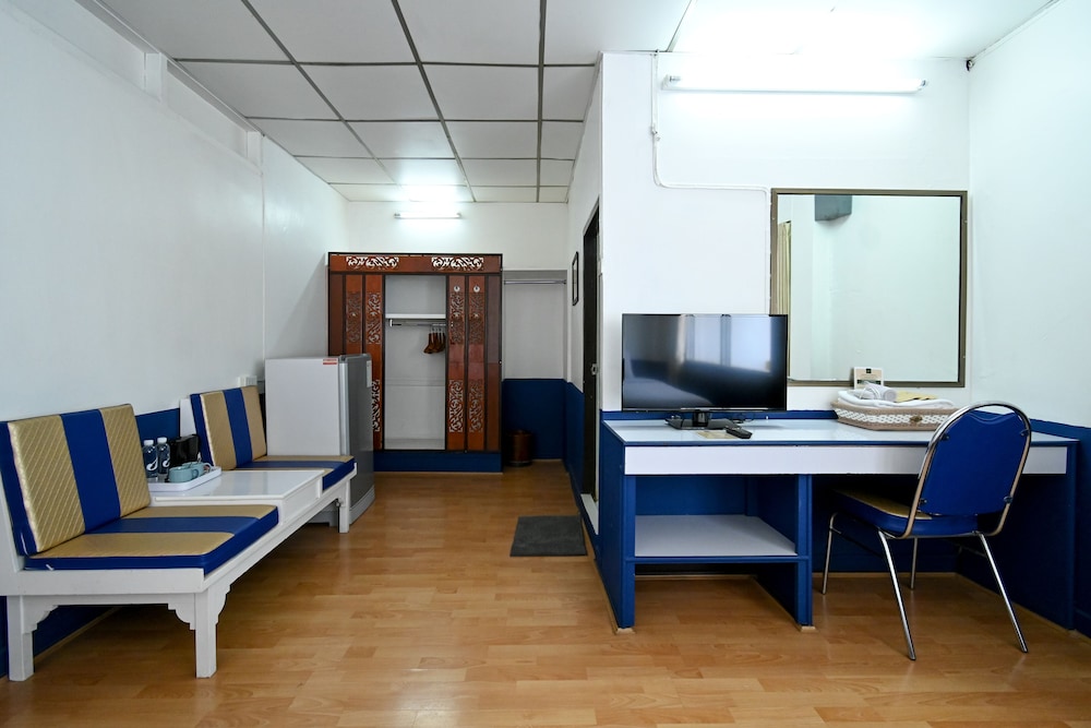 Twin Deluxe Room with Bathtub photo 2