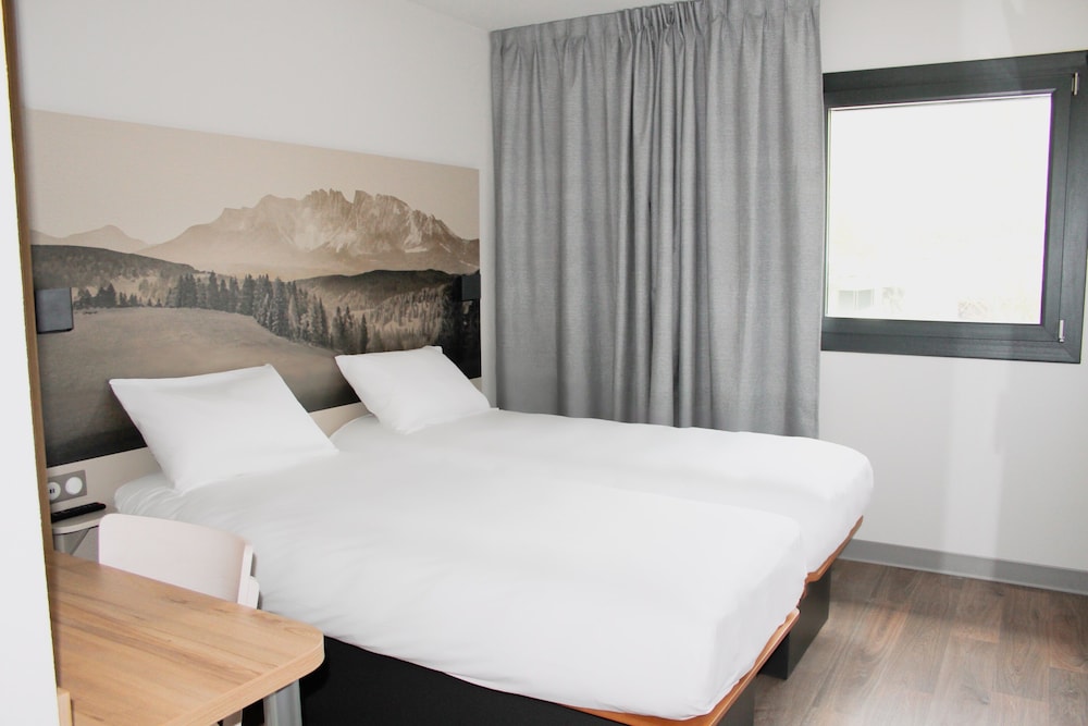 Twin Room - Photo 4