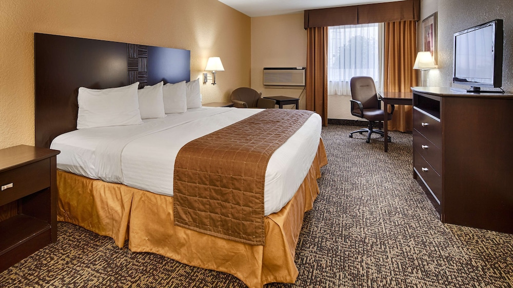 Standard Room, 1 King Bed, Accessible, Non Smoking - Photo 3